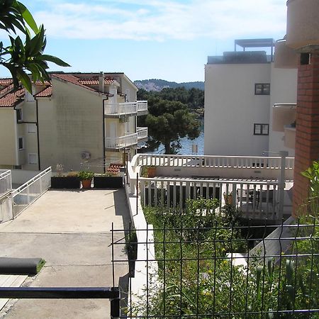 טרוגיר Studio Apartments Fabjanac מראה חיצוני תמונה